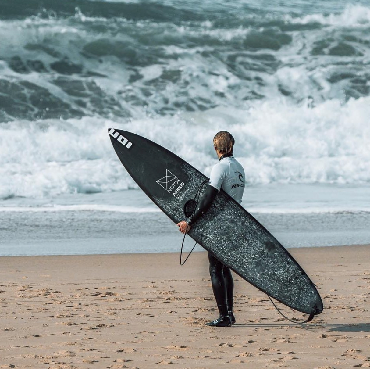 R-CARBON : des planches de surf écologiques en carbone ?