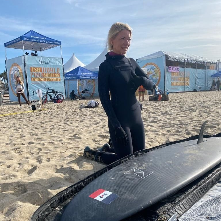 Céline Rouillard médaillée aux championnats du monde de para surf