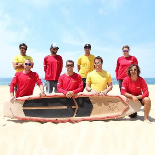 Équipe de sauvetage en mer avec planche de rescue NOTOX