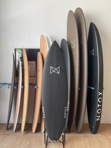 planche de surf en carbone upcyclé NOTOX