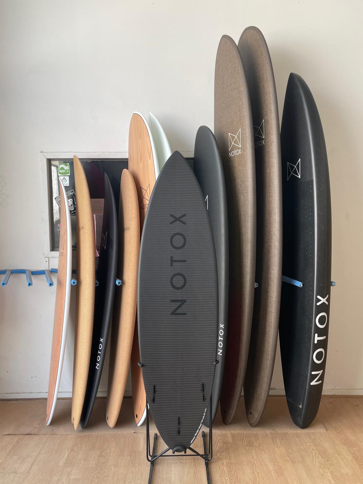 planche de surf notox shortboard en noyer et tissus de carbone upcyclé